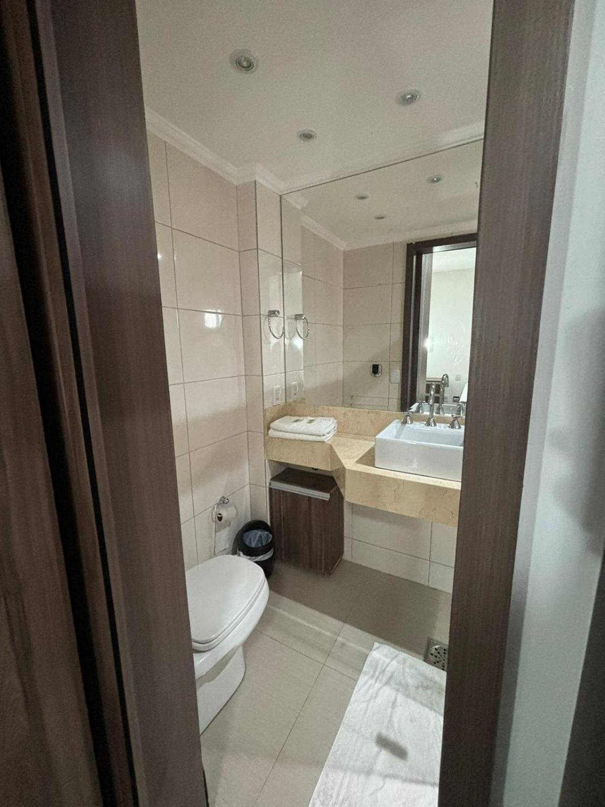 1810 - Flat Temporada Em Goiania-proximo Ao Parque Areiao Goiania